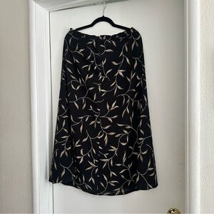 Elegant Black and Cream Leaf Print Maxi Skirt